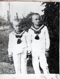 Tibor Pákh and his brother, Ervin in 1929