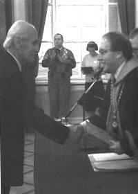 Aranydiplomájának átadása, 1999