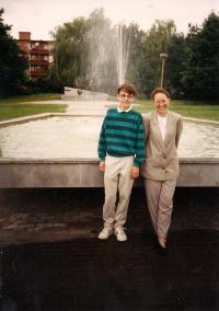 Děti pamětníka: syn Honza a dcera Hana, Otrokovice, 1995