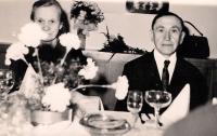 Pamětníkovi rodiče na jeho svatbě, Brno, 1976