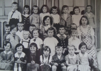 Ervin Šolc is the second child from the left in upper row