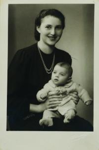Mother with her daughter Gudrun