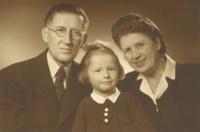 Portrait with wife and granddaugther Vera, 1949