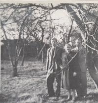O. Vinklar with his parents (before arrested)