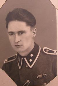 Oberscharfürer (lieutenant) SS Othmar Victor living in Javoříčko