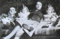 The Popper family in 1938