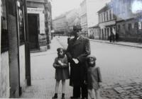 With her father and sister Nora in Nová Street in České Budějovice (before the war)