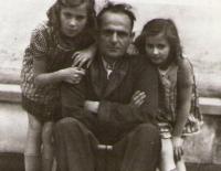 With her father and sister Nora in 1943