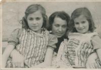 Alena, Marie and Nora Metzlovi, 1943