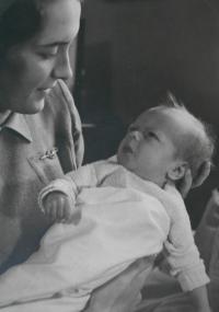 František Kinský as a baby with mother