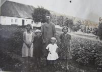 Mother Marta Schubert with her daughters