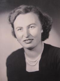 her sister Marie Schubertová