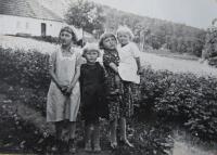 Sisters Schubert by the house of the Baum family in Kamenné