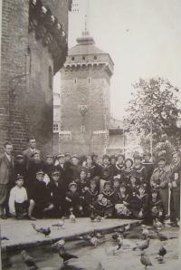 Polish school, photo taken in Krakow, Josef Kulich in the upper row as the sixth child from the left