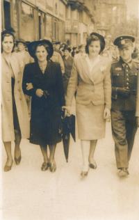 Anna Malinová (2nd on the left), before the war