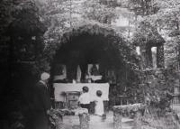 The Grotte Chapel on Šibeniční vrch Hill, a traditional procession, 1930s