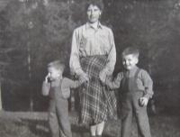 Irena Holoubková with her children
