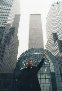Holiday in the USA - in front of the Twins in New York - 1996