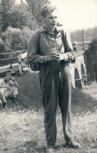 Student  přírodovědecké fakulty P. Šremer na letním výcvikovém táboře  na Jindřichovohradecku
