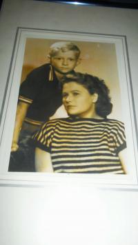 Jevdokie Kepková se svým synem, konec 40. let