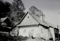 The Maniš family house in the pasturage settlement V Hrábí