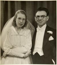 Svatební den rodičů Barbary, říjen 1948