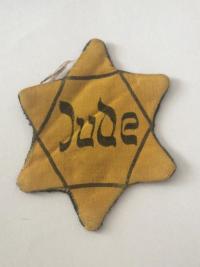 In memory of the Nuremberg Laws - the star that was worn by Jan Spira