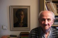 Josef Hošna with his self-portrait from 1954, 1st recording, Dec 2, 2014. In his apartment in Prague-Modřany 