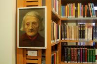Exhibition opening in Hus library in Modřany, Portrait of an Old Woman, which J. made as a student; Modřany, March 23, 2015