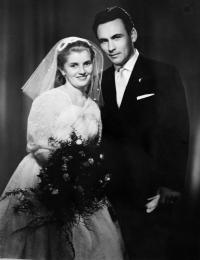 Mareš´ wedding photo, Old Town Hall on October 1, 1959 in Prague