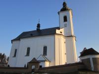 Kostel v Kopřivné u něhož byla údajně pohřbena zavražděná rodina ze Štolnavy