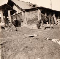 Kovárna, Gubacha (otec vlevo) 1935