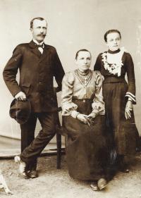 Kasal Jan - prarodiče Václav a Anna Bartošovi, maminka Marie asi 1901