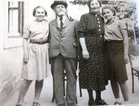 From left: sister Hilda (adopted the Hebrew name Hana after her arrival to Israel), father, mother, Renata