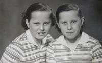 Twins Eva and Ludmila Biňovcová in 1953