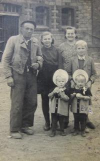 The Biňovec family in 1945