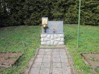The memorial at the site of executions of three paratroopers in Jedlí on July 10, 1944