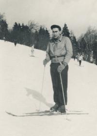 Stanislav Husa skiing – historical photograph, 1956