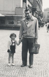 Stanislav Husa – historical photograph with his daughter after being released from prison, 1956