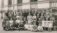 Stanislav Husa – class picture (sixth from right in the third row), historical photograph, 1933-34