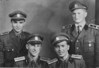  Jindřich Hořenín (vpravo) na vojenské škole