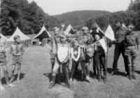 S ukořistěnými vlajkami na skautském letním táboře u Manětínského potoka v létě 1969