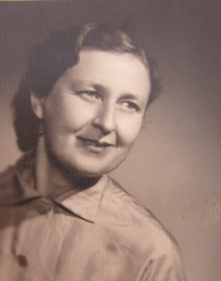 Matka Marie Střídová v roce 1958