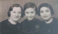 Sisters Deutelbaum before World War II.