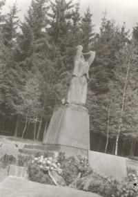 Zákřovský Žalov, a statue from 1949 at Kyjanice, the place of the massacre