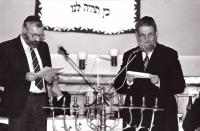 The inauguration of Karol Sidon to the post of Prague and nationwide rabbi; Bedřich Nosek on the left, Prague 1992