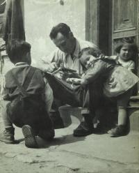 Z. Ondruš with his children in 1956