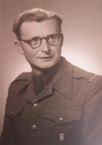 Her husband Josef Dedecius in the Czechoslovak Army Corps