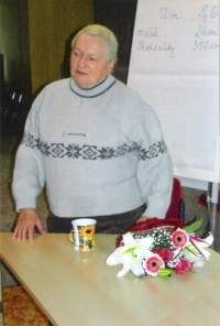 Věra talking to pupils at school, Náchod 2015