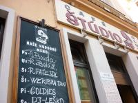 Café Studio, kaviareň v Bratislave, kde Alois Bouda hráva každý pondelok 2015